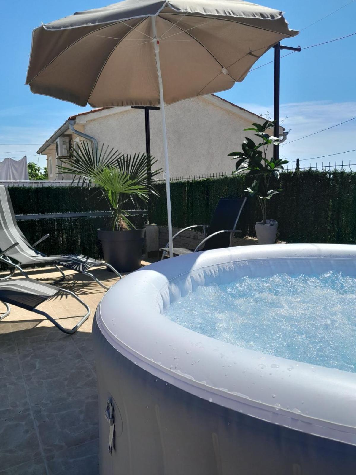 Apartment Mila With Jacuzzi Spa Pula Exterior foto